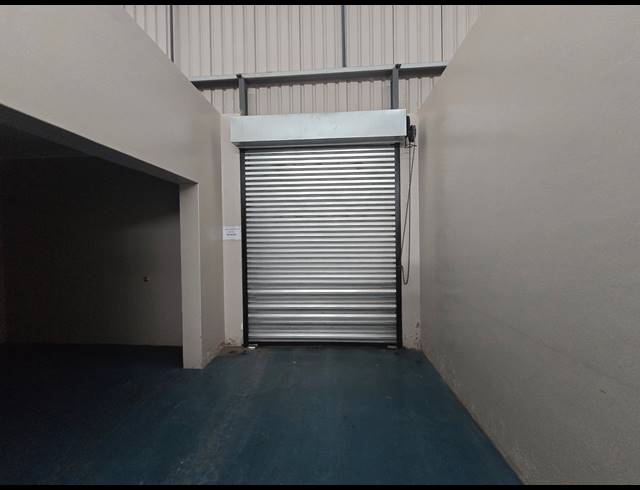 3,234M² WAREHOUSE FOR SALE IN COSMO BUSINESS PARK